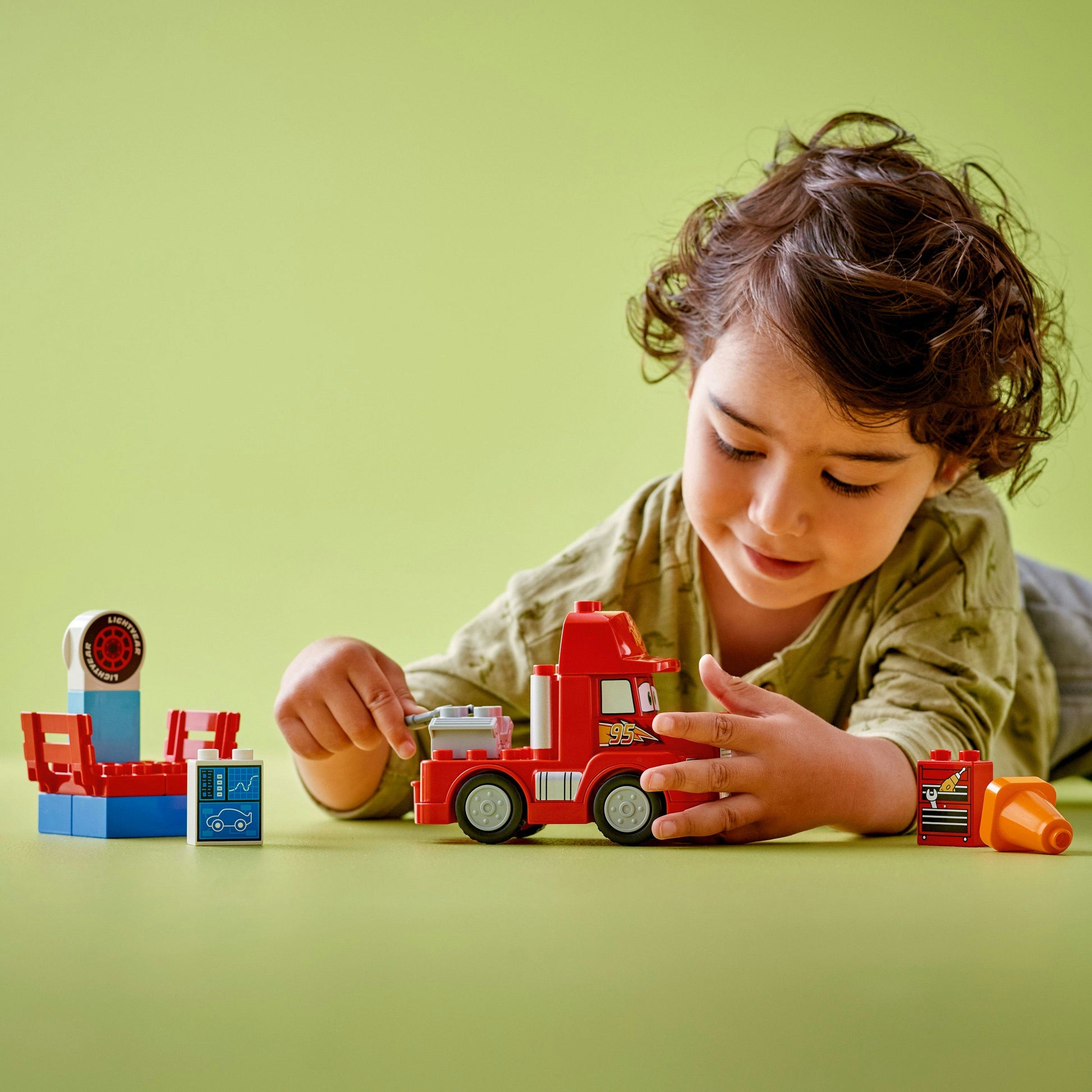 LEGO® DUPLO® | Disney and Pixar’s Cars Mack at the Race