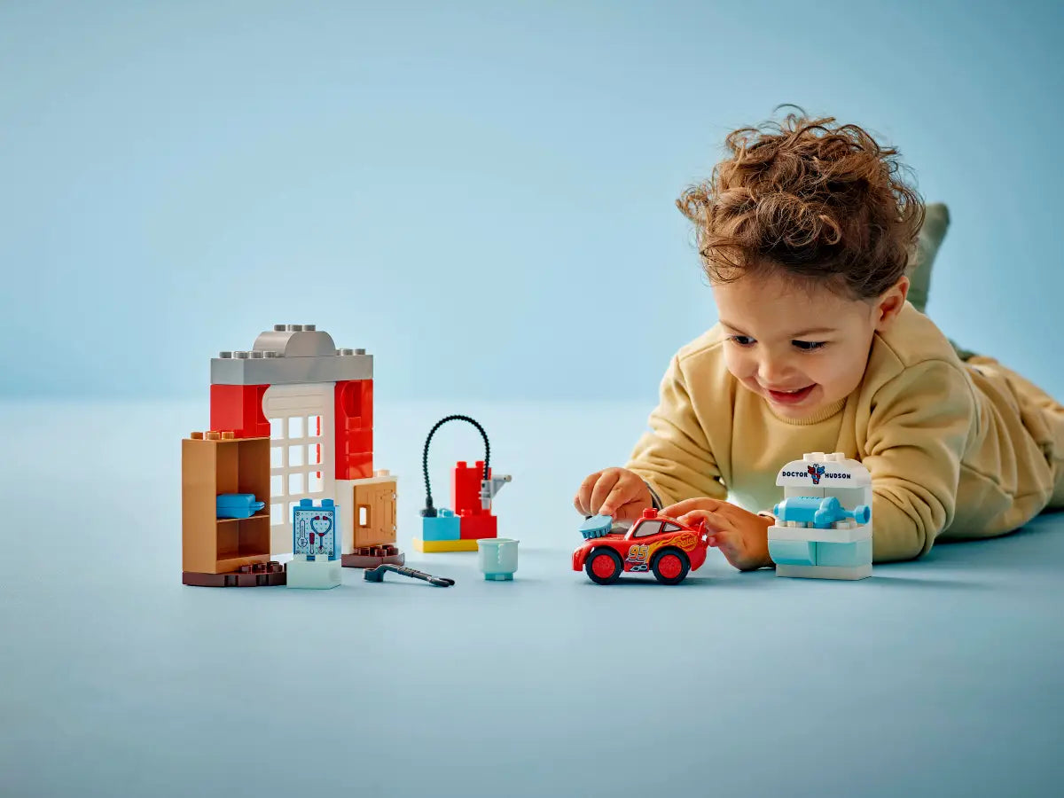 LEGO 10456 McQueen's Visit to Doc's Garage