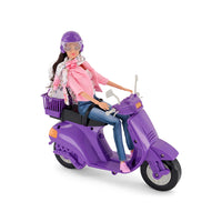 فلة مع الدراجة النارية الأرجوانية 