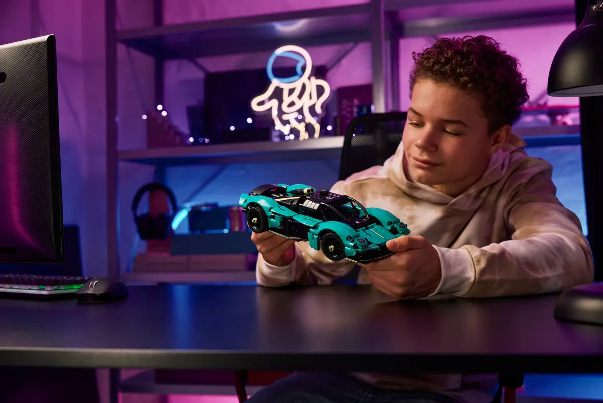 LEGO 42208 Aston Martin Valkyrie