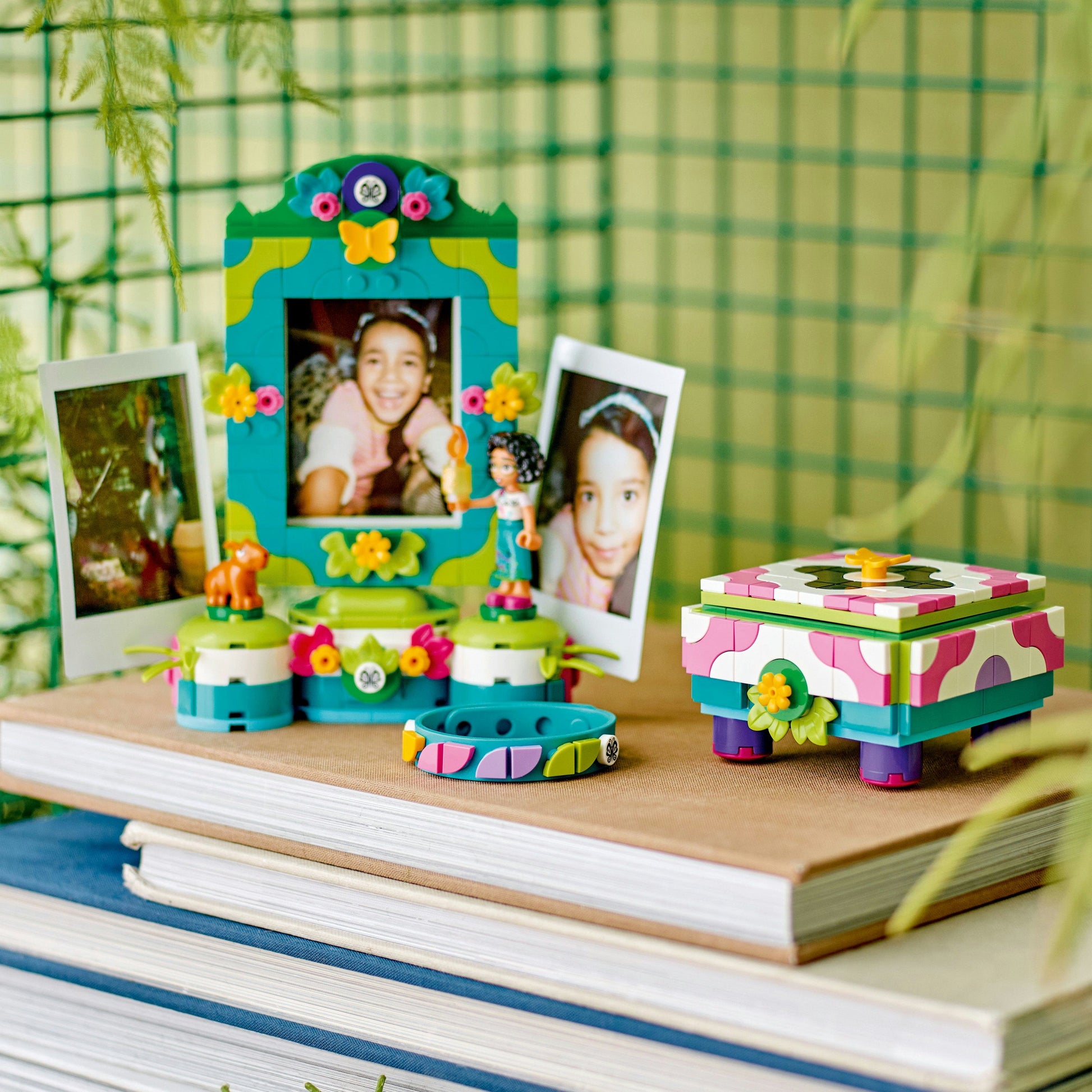 LEGO® _ Disney Encanto Mirabel’s Photo Frame and Jewellery Box 43239