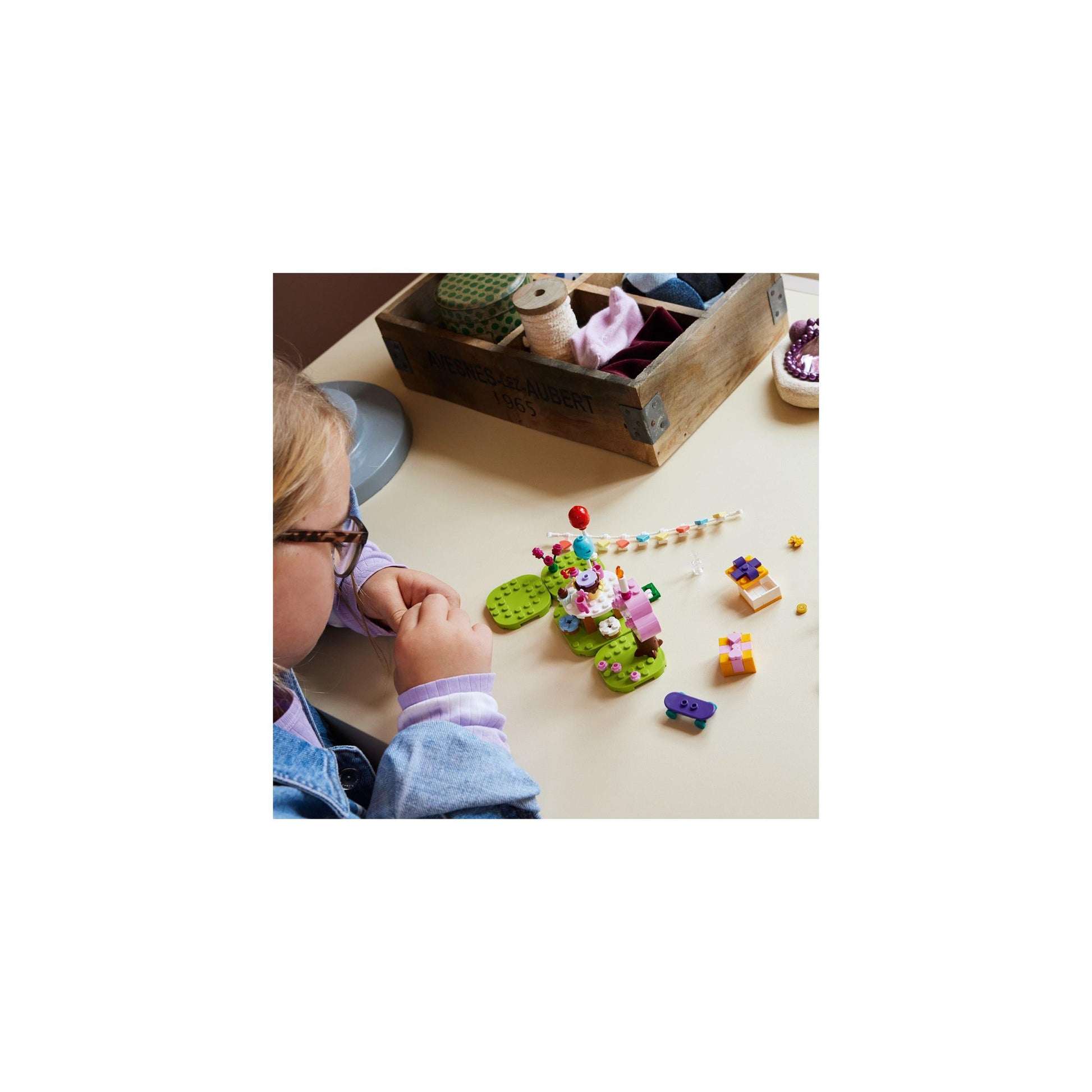 حفلة عيد ميلاد جوليان 77046 من LEGO® Animal Crossing™